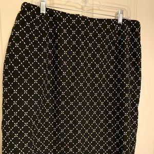 Skirt with raised threading